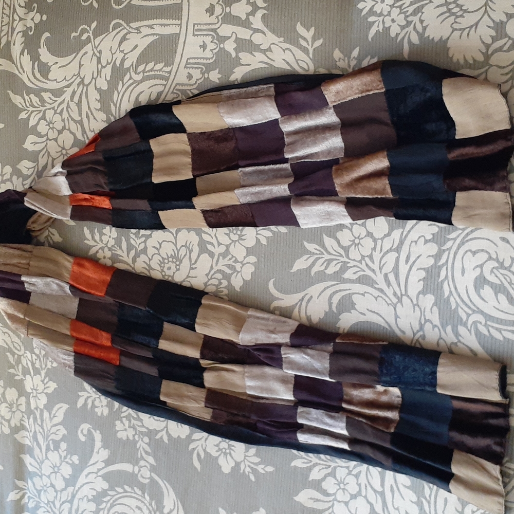 Vintage  90's Kenneth Cole scarf.